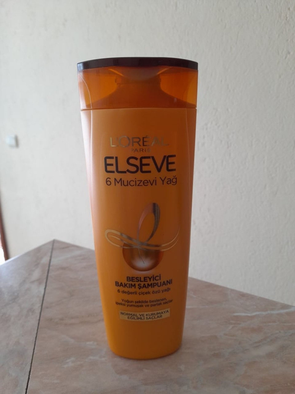 Шампоан с чудотворно масло L'Oreal Paris Elseve.
