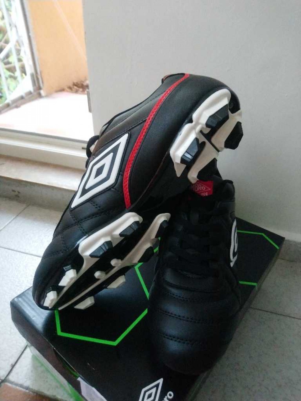 Нови мъжки бутонки Umbro,естествена кожа,размер 43