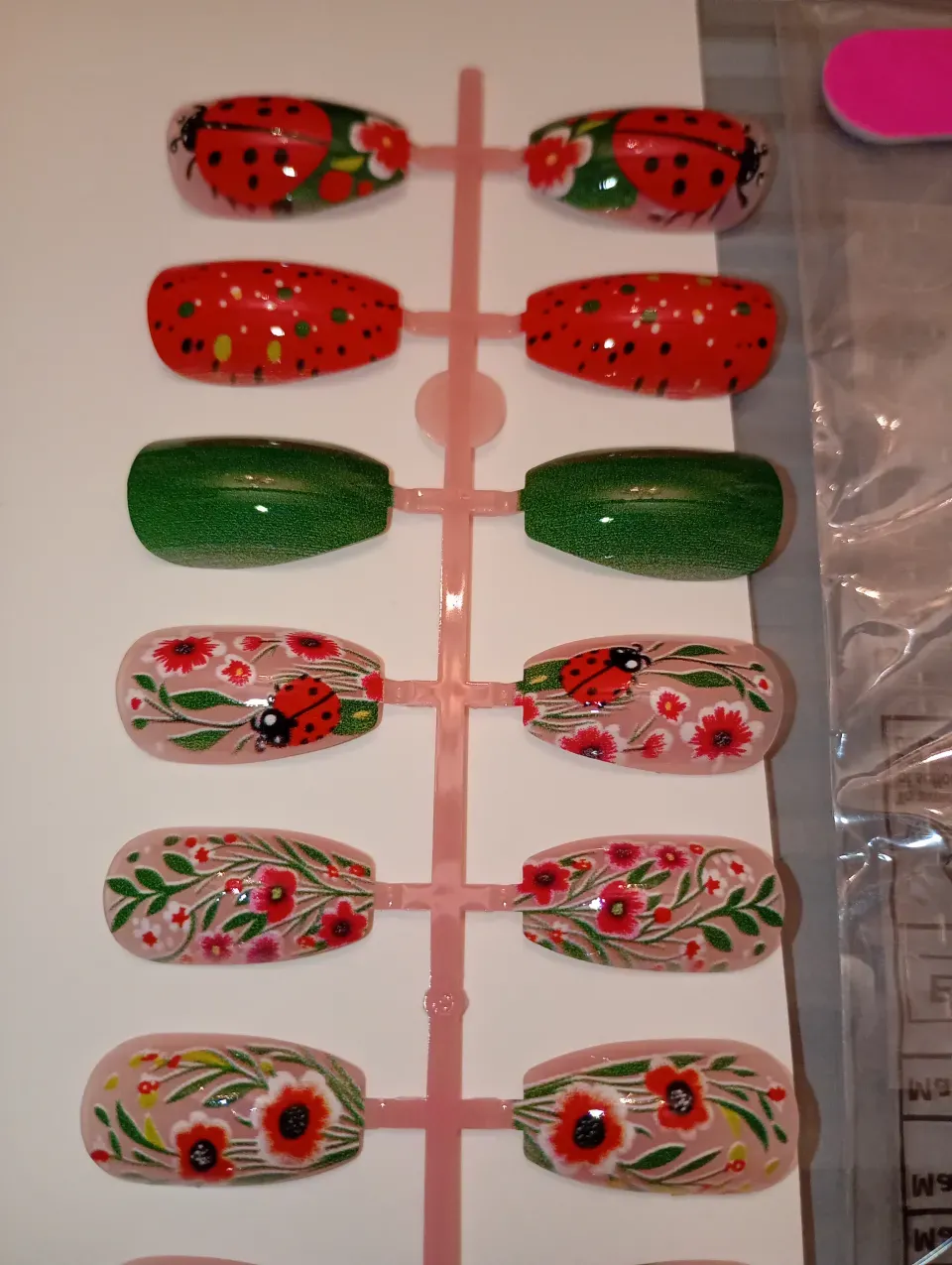 Маникюр Калинки