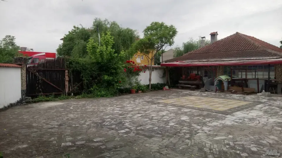 Давам под наем заведение с басейн - гр. Ловеч ул. Бяло море 11