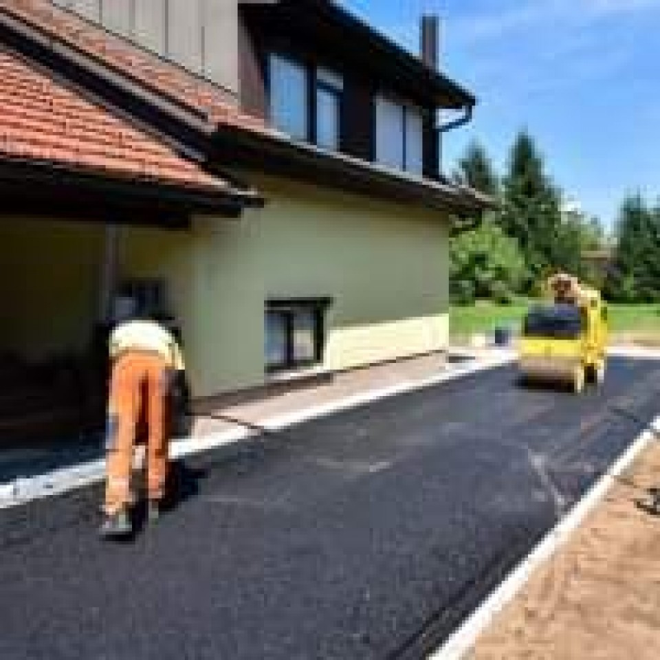 Редене  на тротоарни плочки  и Асфалтиране