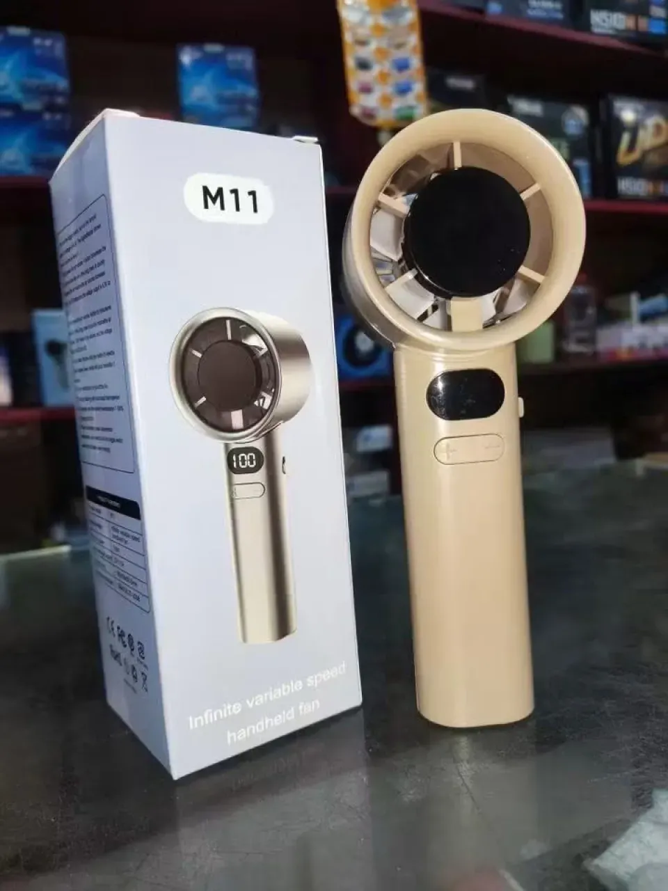 Турбо ръчен вентилатор M11 с 120 скорости, LED дисплей и USB презареждане